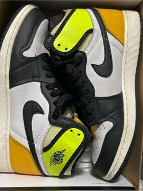 Nike Kids Black, White & Neon Yellow High-Top Sneakers (7Y = 8.5 women)